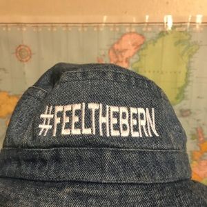 Bucket hat Bernie Sanders